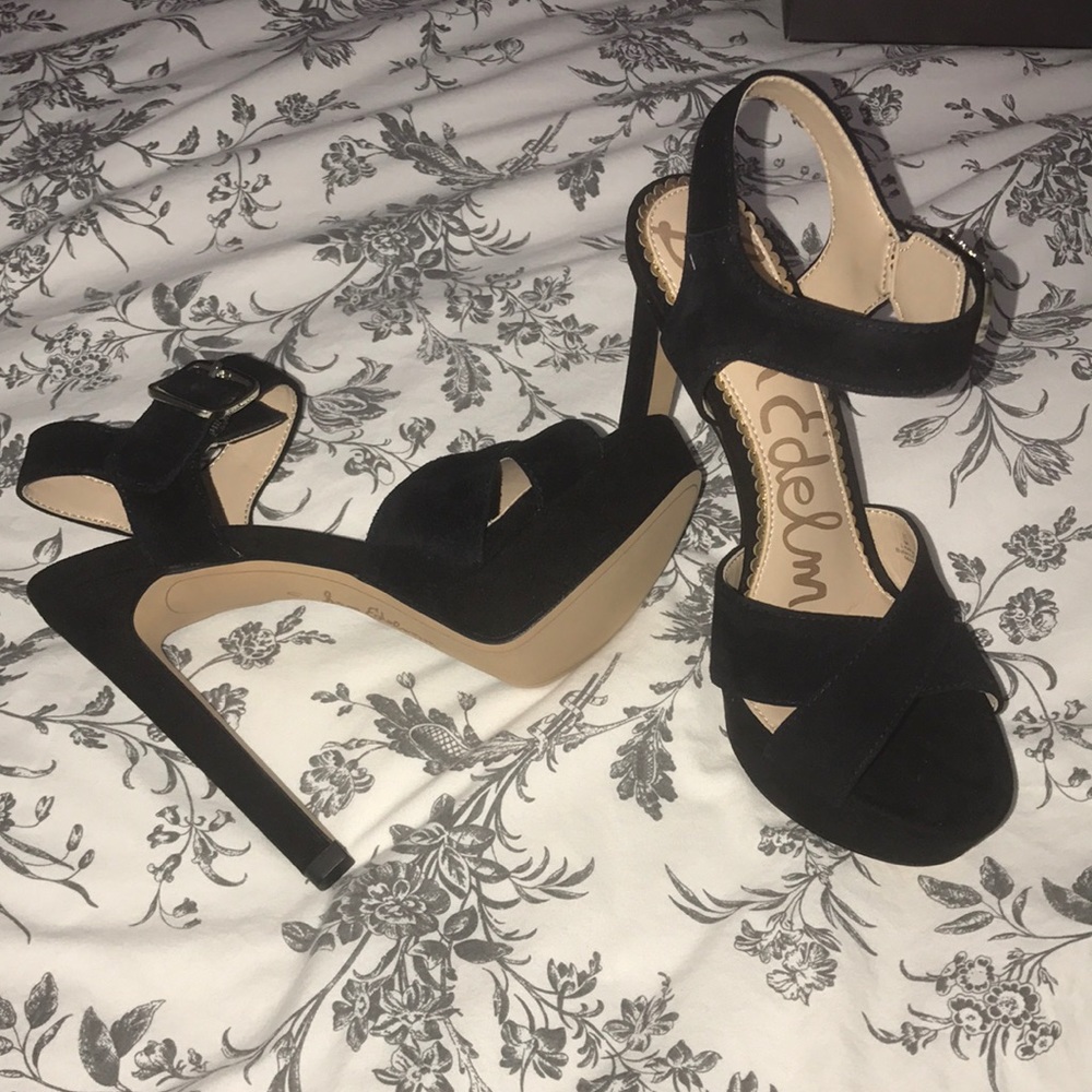 BRAND NEW Black Suede Pumps